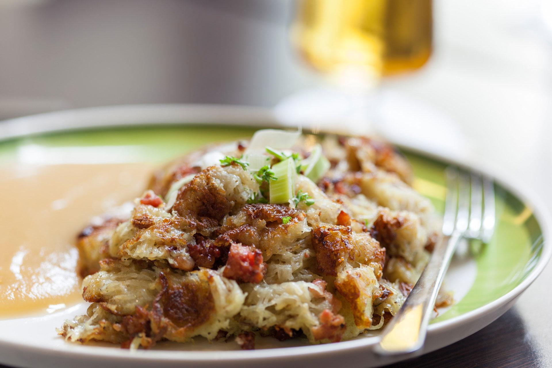 Dibbelabbes (saarländisches Kartoffelgericht) als regionales Gastronomie-Motiv